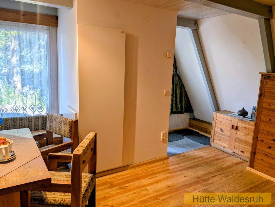 Innenansicht & Flur Heller Innenbereich und Flur der Finnhütte mit Holzverkleidung
