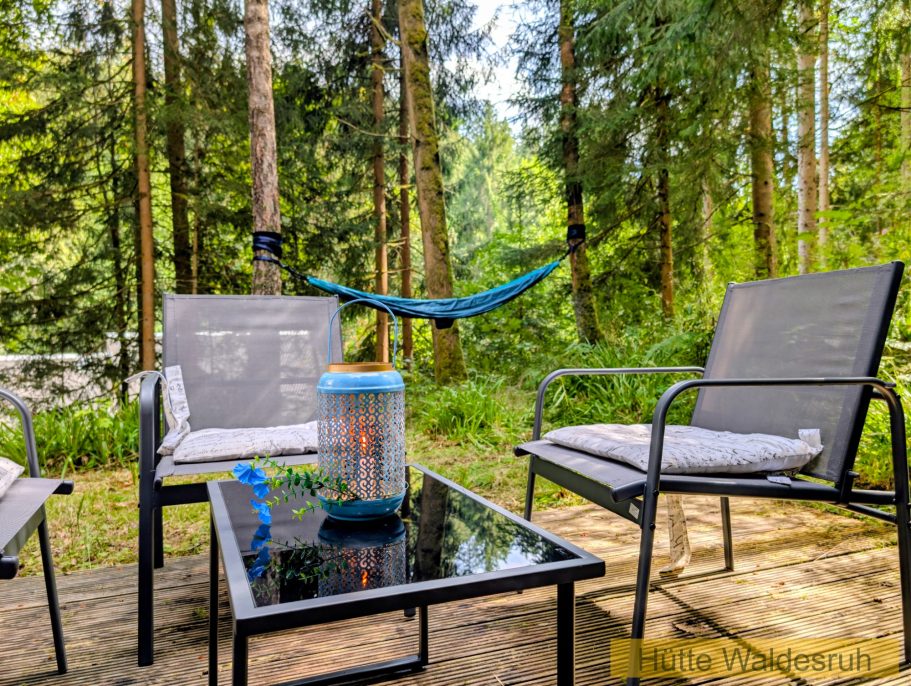 Terrassen-Sitzbereich Gemütliche Sitzgruppe auf der Terrasse der Unterkunft Waldesruh