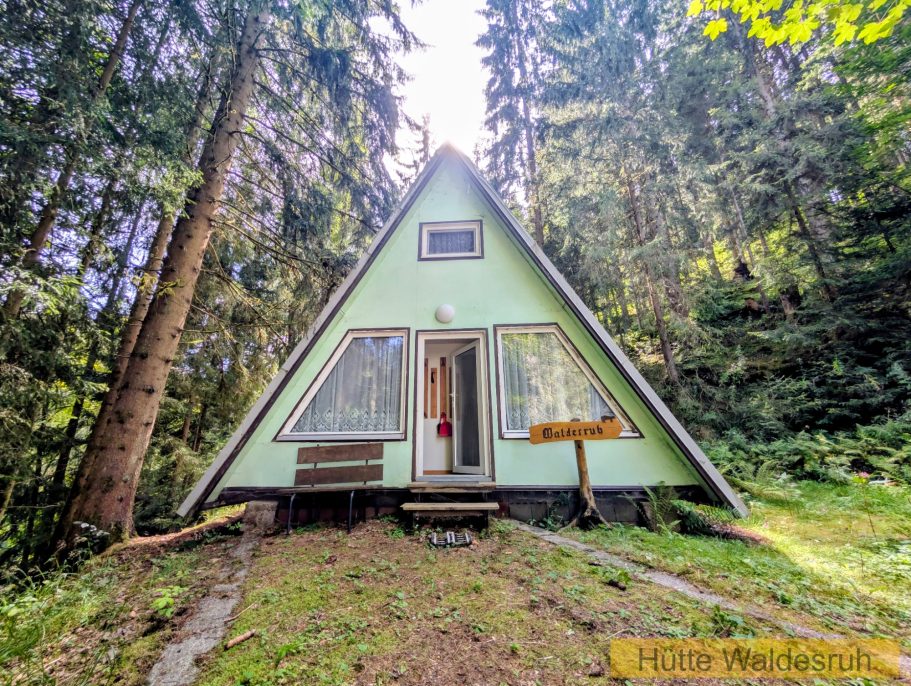 Finnhütte im Wald Klassische Finnhütte im Grünen in der Waldoase Zimmersacher im Erzgebirge